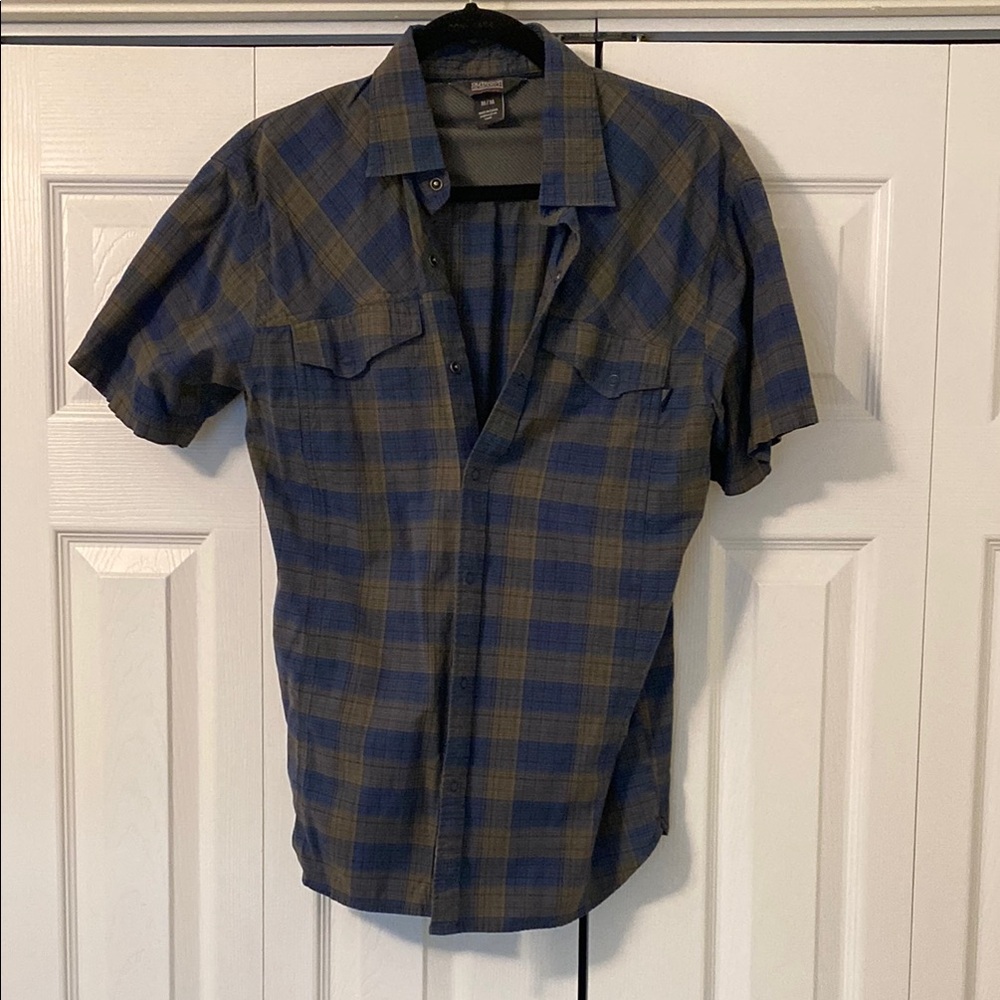 Men’s Outdoor Research medium short sleeve snap front shirt.